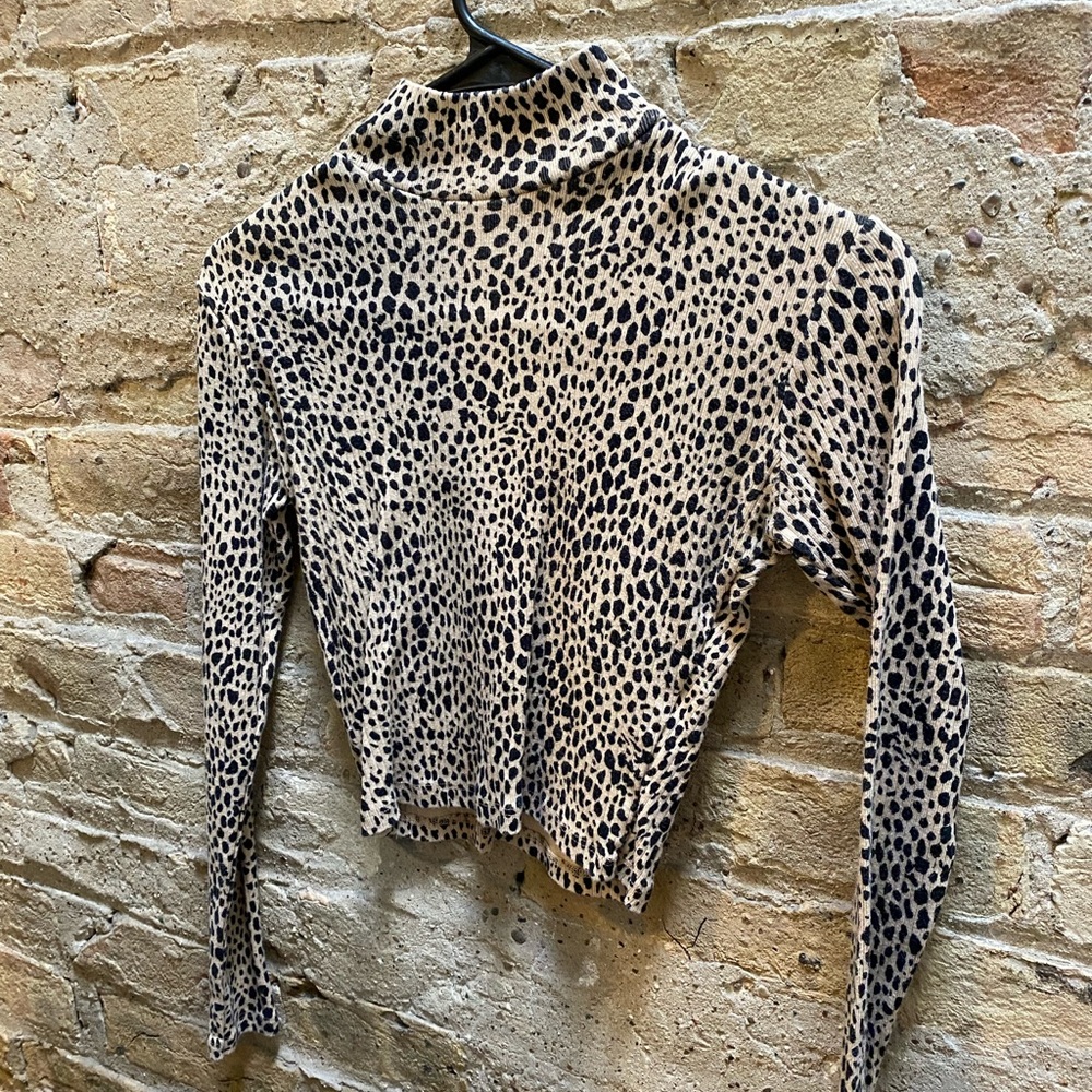 Brandy Melville cropped cheetah top